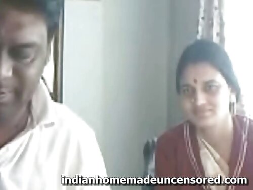 લલચાવનારી બેબ પોક્ડ  ...